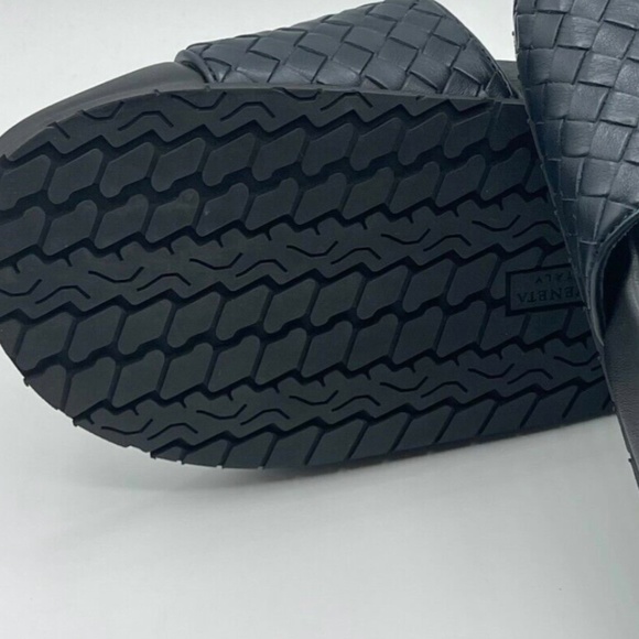 SOLD Bottega Veneta - Intrecciato Leather Slides in Black. Offer Ends 05/31 - Picture 2 of 3